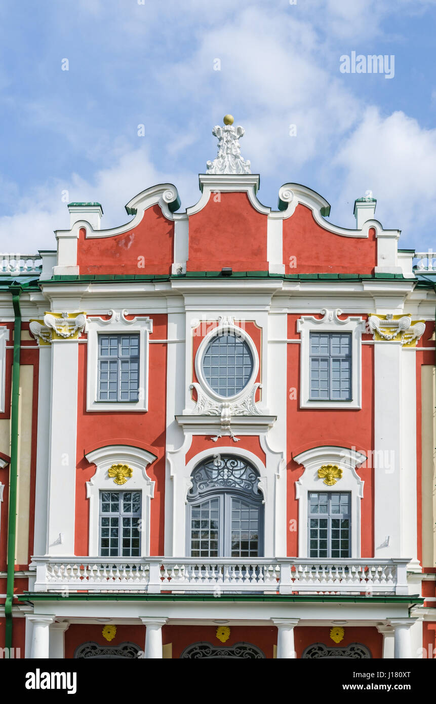 La facciata del Palazzo di Caterina nel parco di Kadriorg Foto Stock