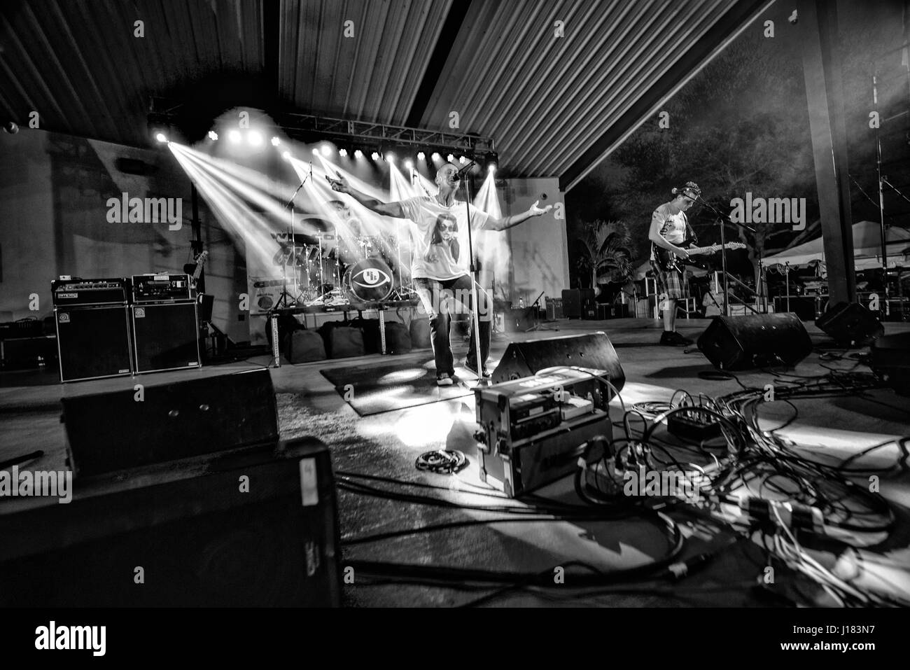 Rock show dal vivo sul palco outdoor vivono per le strade Foto Stock