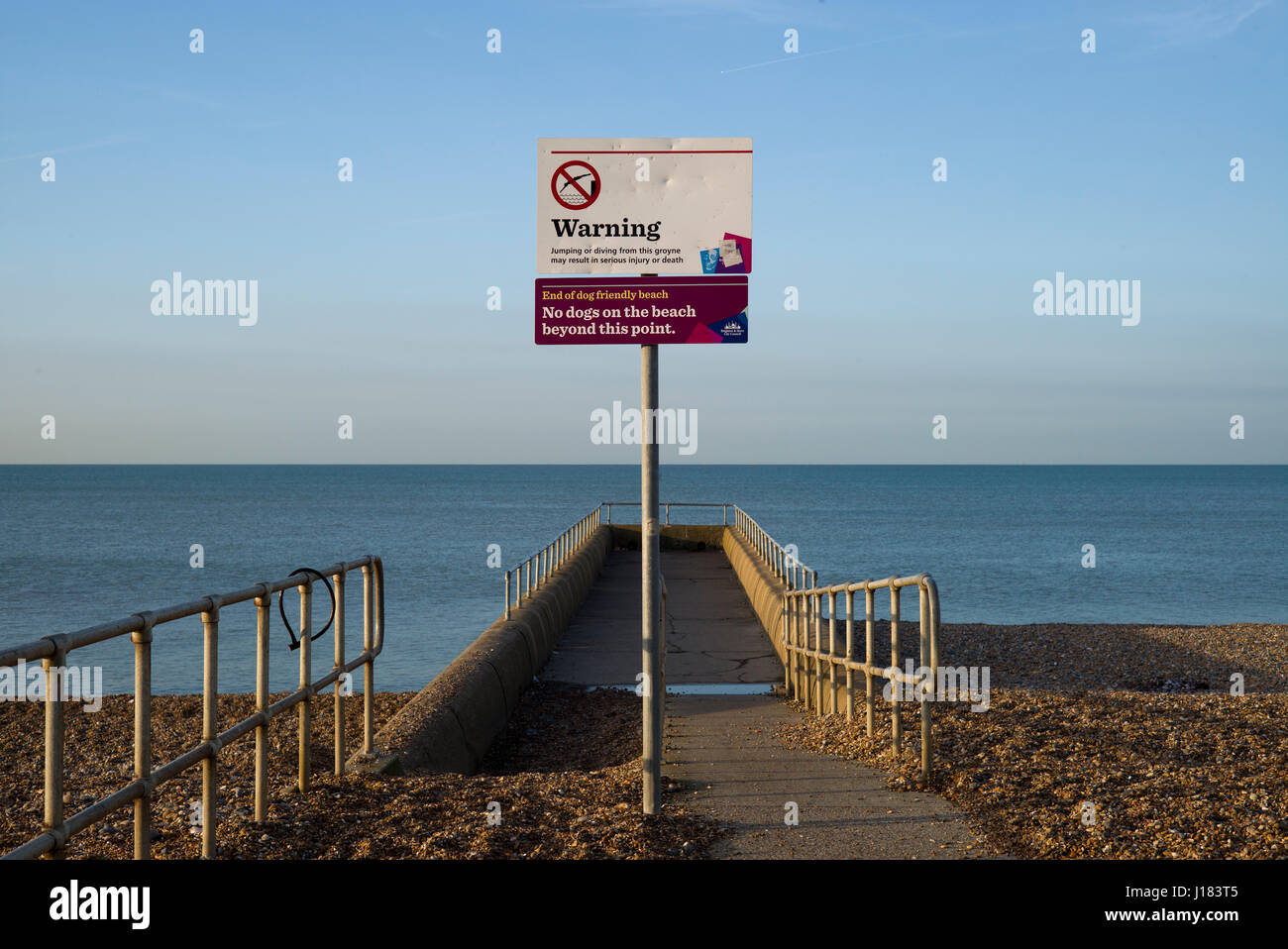 Segnale di avviso, la spiaggia di Brighton Foto Stock