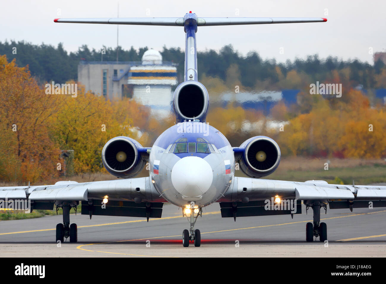 ZHUKOVSKY, Moscow Region, Russia - 13 ottobre 2014: Tupolev Tu-154M RA-85317 perfoming prova di volo a Zhukovsky. Foto Stock