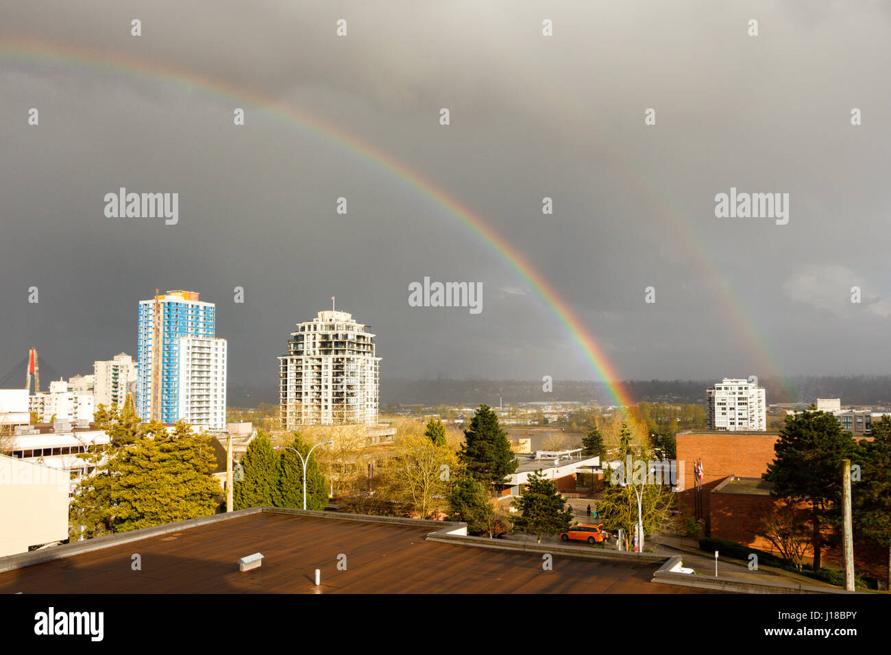 New Westminster, Canada - Circa 2017: Grandi Rainbow sulla città Foto Stock