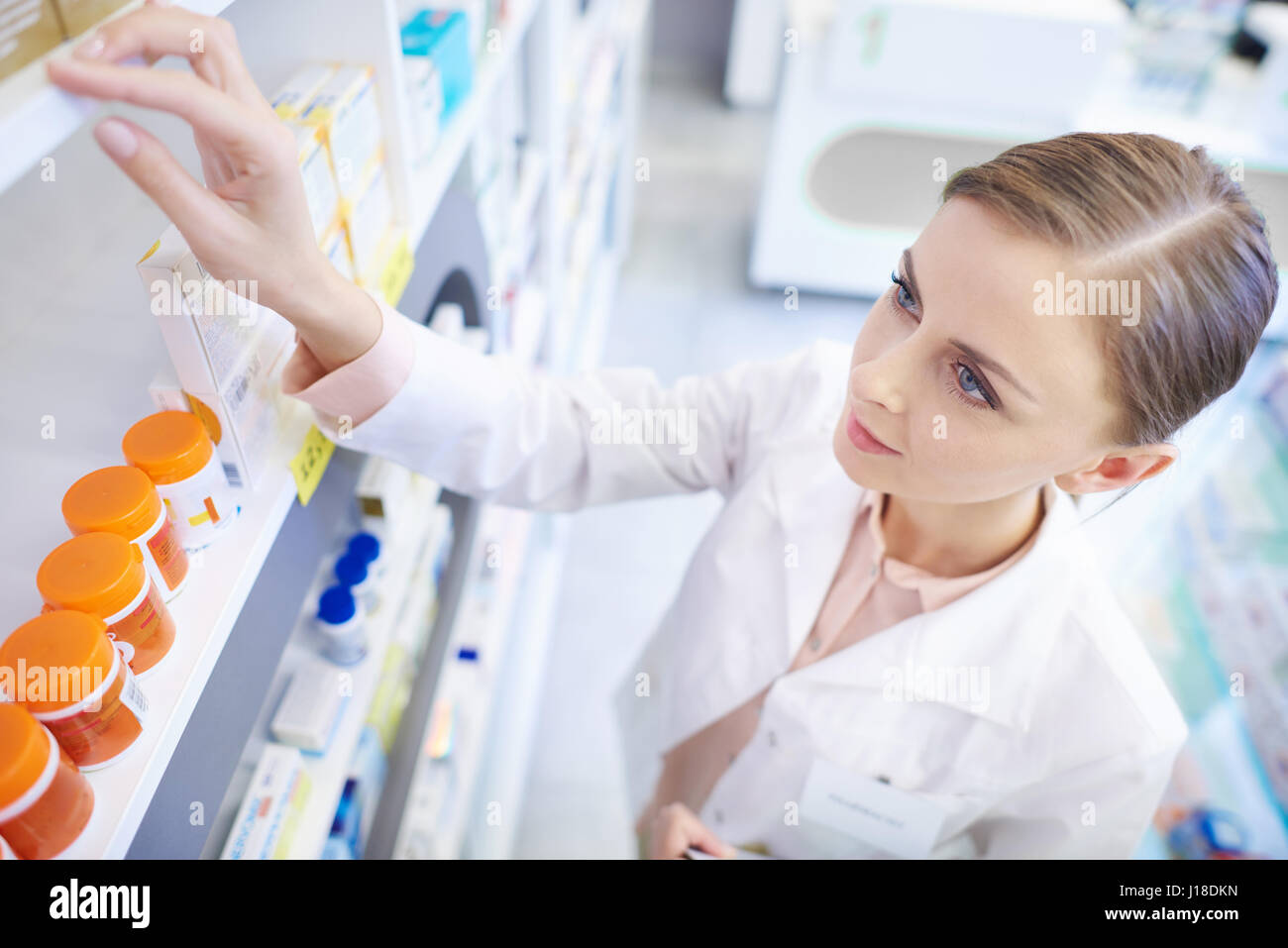 Direttamente sopra il colpo di farmacista con la medicina Foto Stock