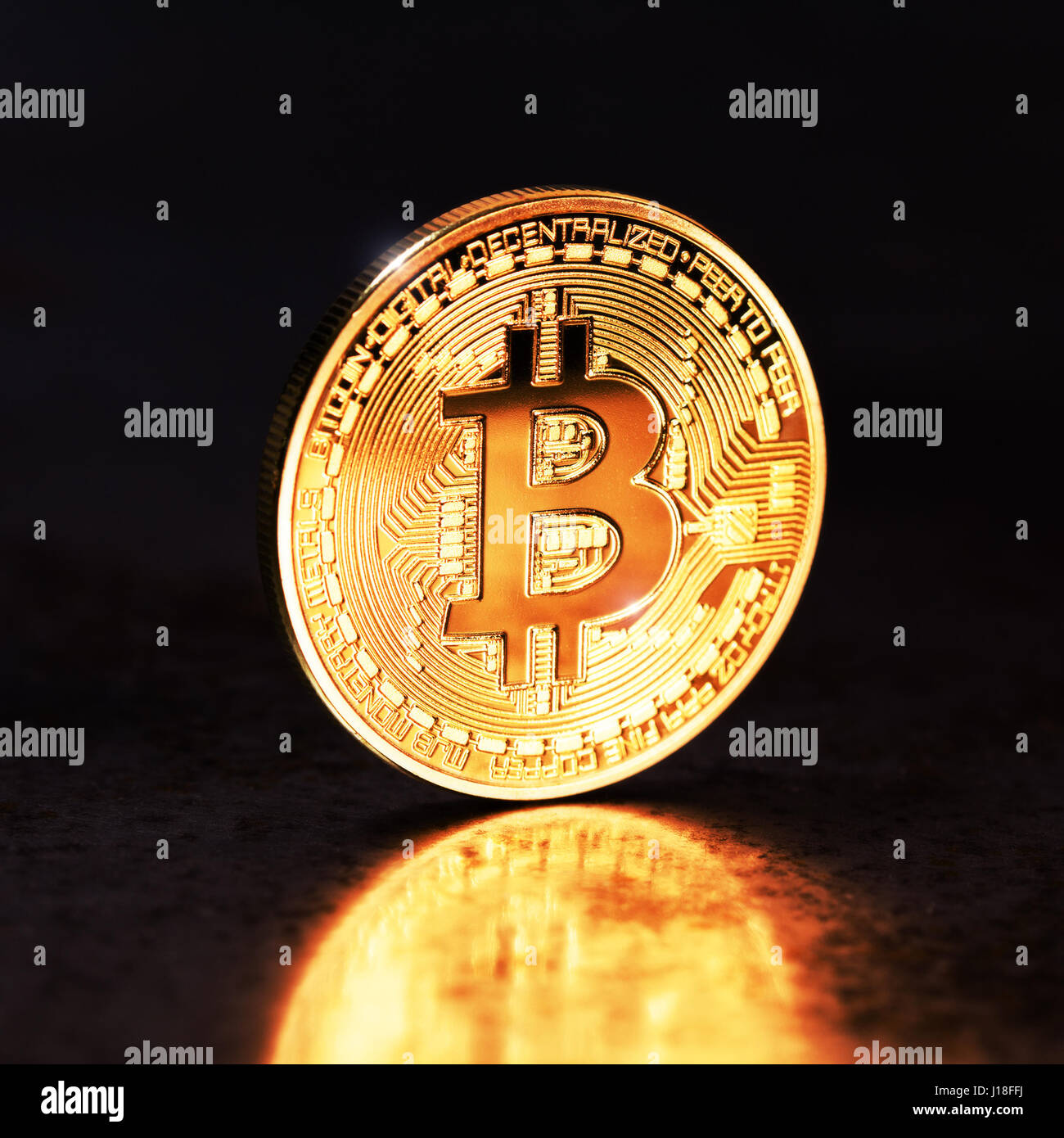 Medaglia d'oro di bitcoin denaro virtuale concept Foto Stock