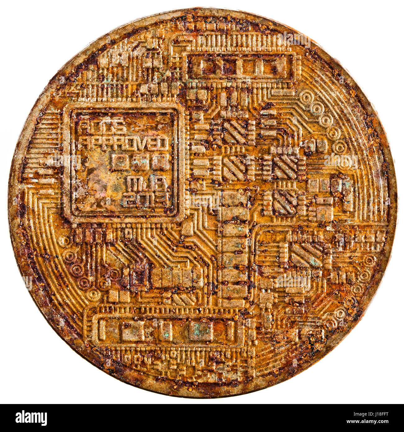 Primo piano sulla controfaccia bitcoin arrugginiti e vecchi isolato Foto Stock