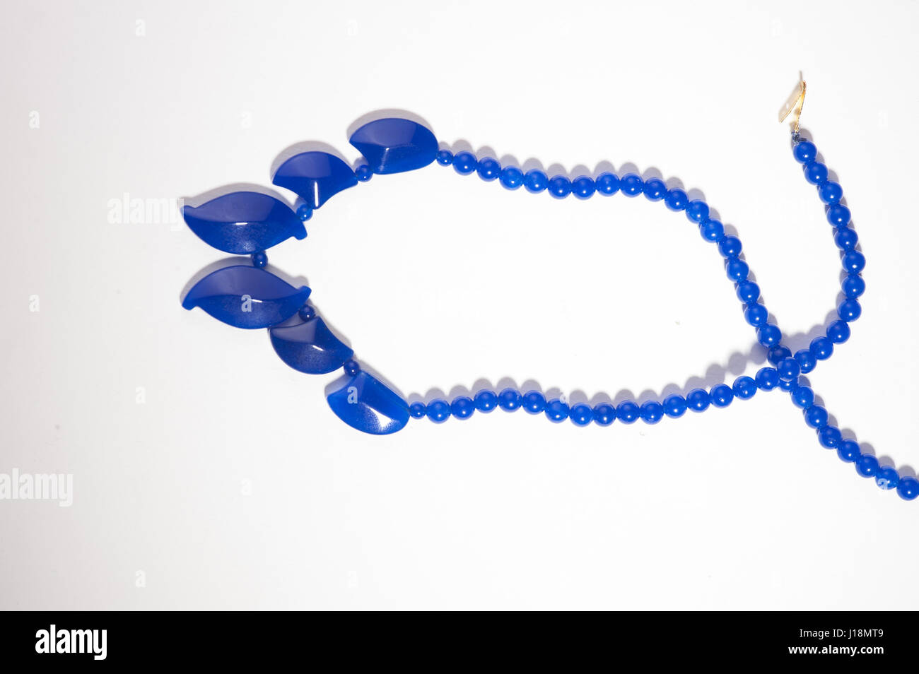 Marina ruvida pietra blu collana, India, Asia Foto Stock