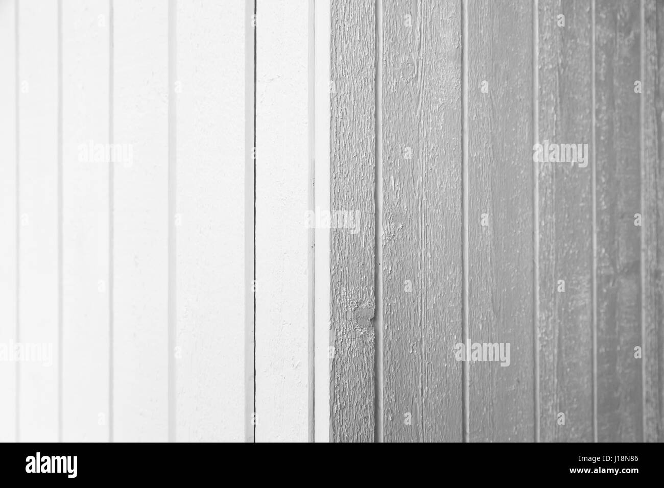 Abstract di legno bianco frammento di architettura, angolo. Close up foto con messa a fuoco selettiva Foto Stock