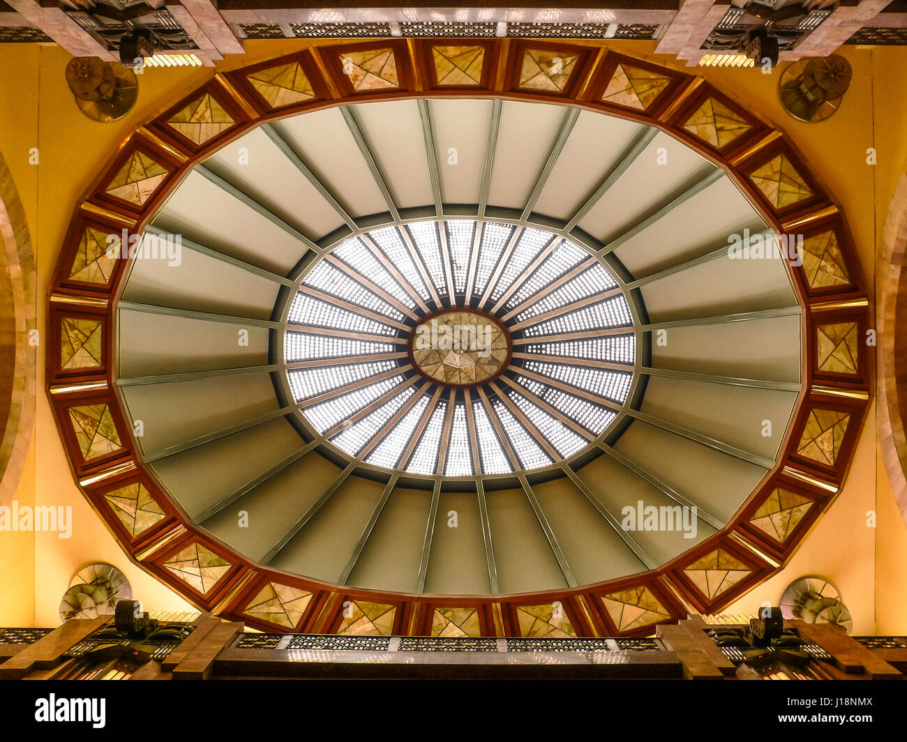 Il soffitto. Hall di ingresso. Palacio de Bellas Artes. Messico DF.Mexico DF. Foto Stock