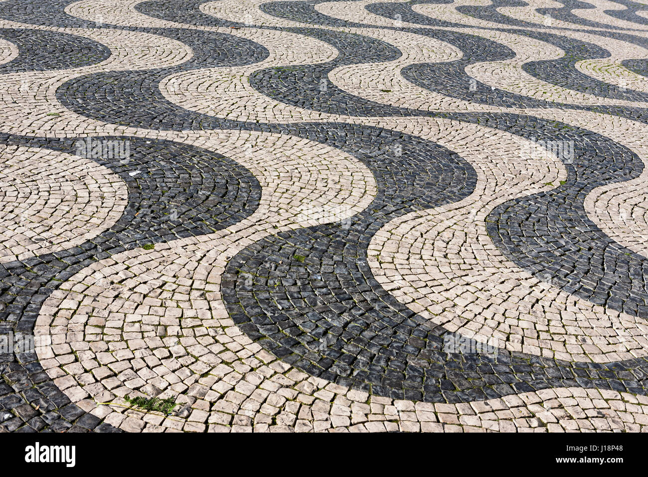 La famosa ondata modellato cobblestone pavement, Rossio, Lisbona, Portogallo Foto Stock