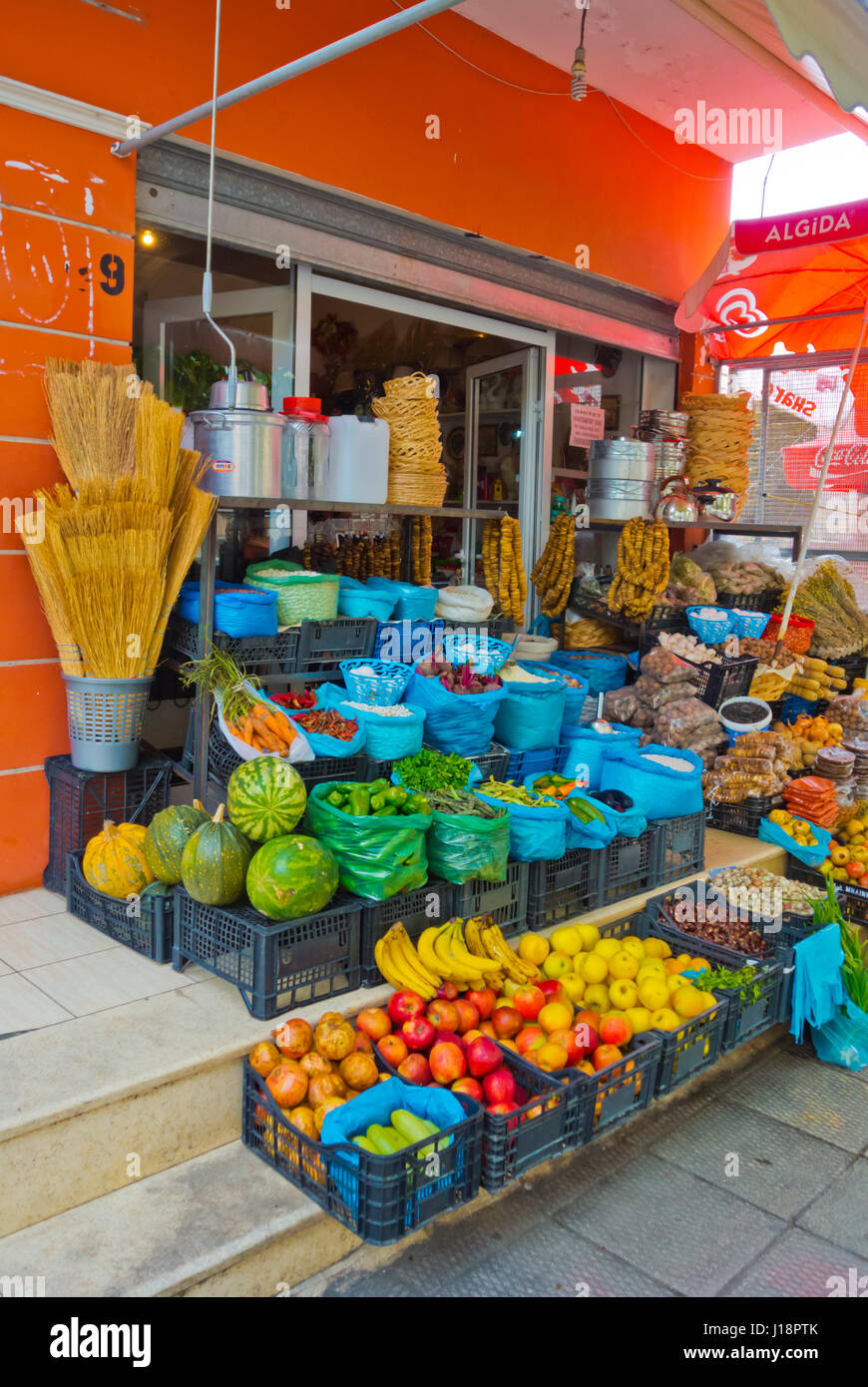 Negozio di alimentari, un negozio di alimentari, supermercato, Saranda, Albania Foto Stock