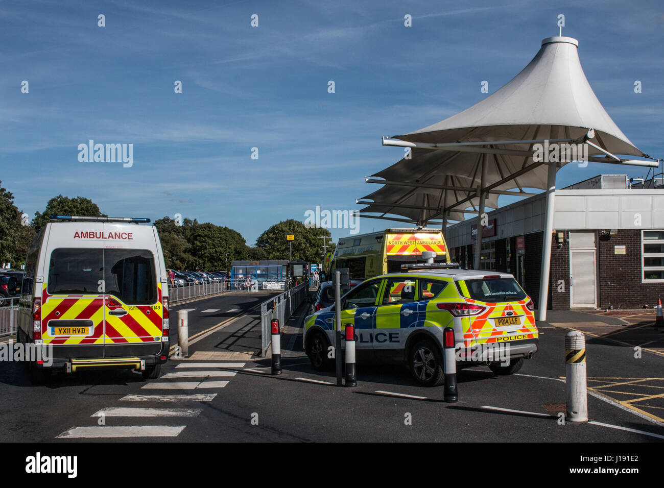 Royal Hospital di Preston, Preston, Lancashire Regno Unito 2 settembre 2016 ambulanza al di fuori di un&D e l l a D Foto Stock