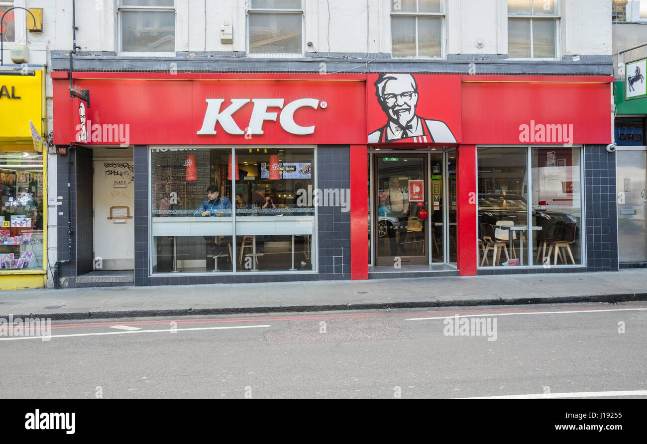 KFC fast food ristorante di pollo su Earls Court Road a Londra. Foto Stock
