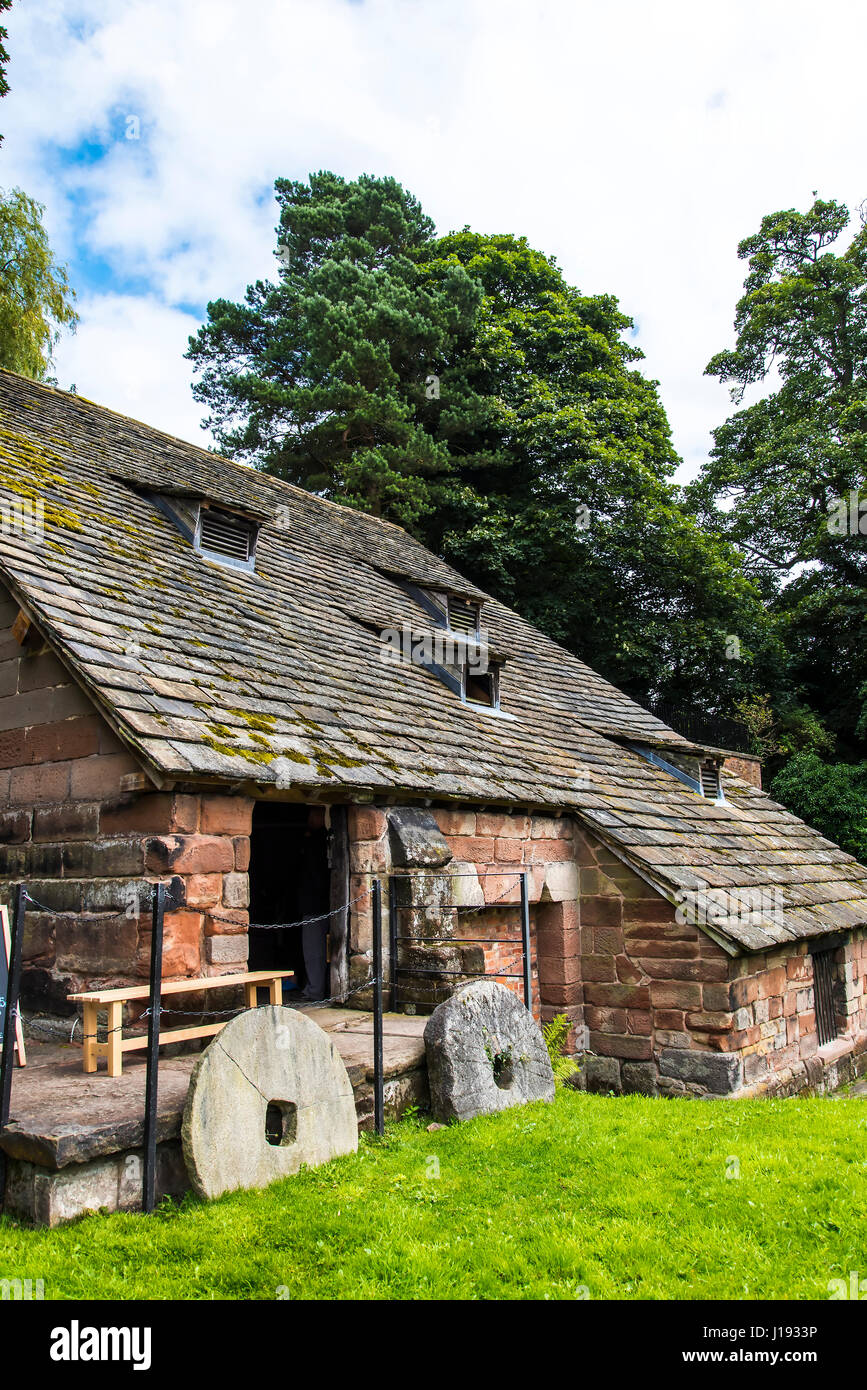 Nether Alderley Mill è una cinquecentesca di mulino situato sulla Congleton Road (A34), a sud del villaggio di Nether Alderley, Cheshire, E Foto Stock