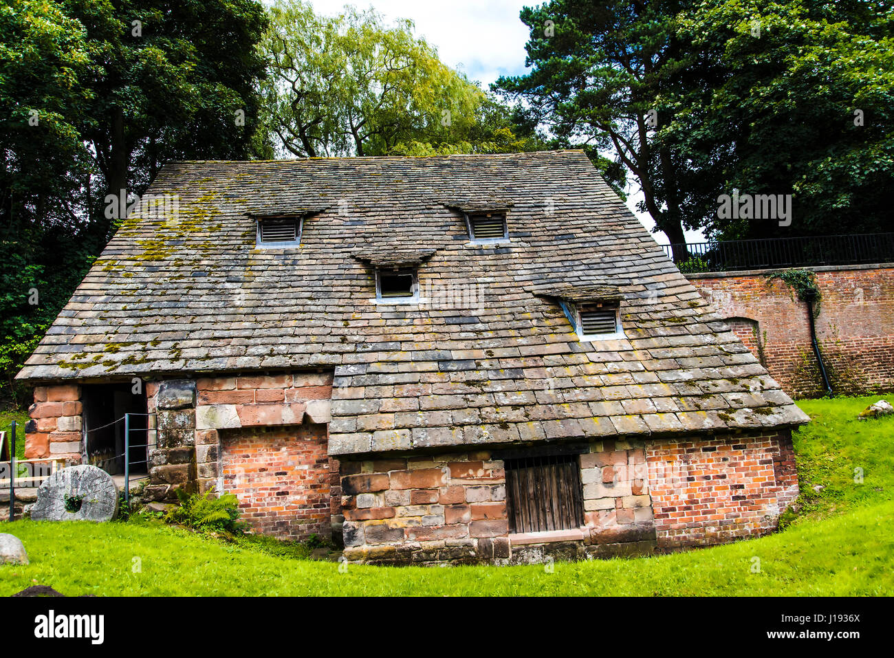 Nether Alderley Mill è una cinquecentesca di mulino situato sulla Congleton Road (A34), a sud del villaggio di Nether Alderley, Cheshire, E Foto Stock