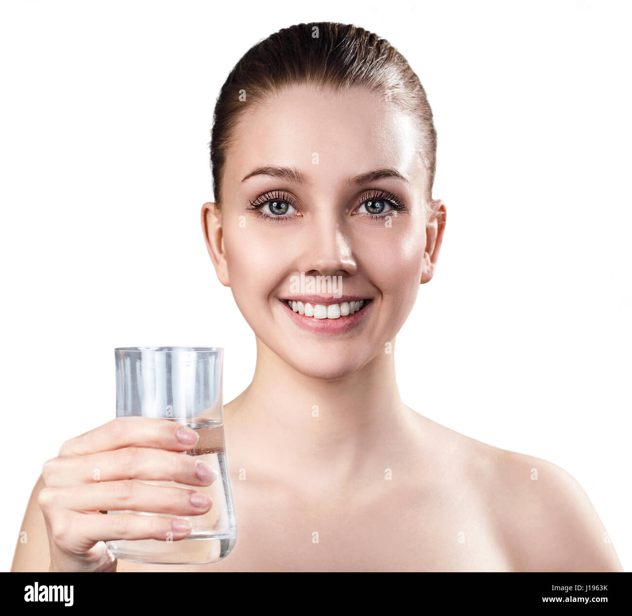 Bella donna con un bicchiere di acqua chiara. Foto Stock