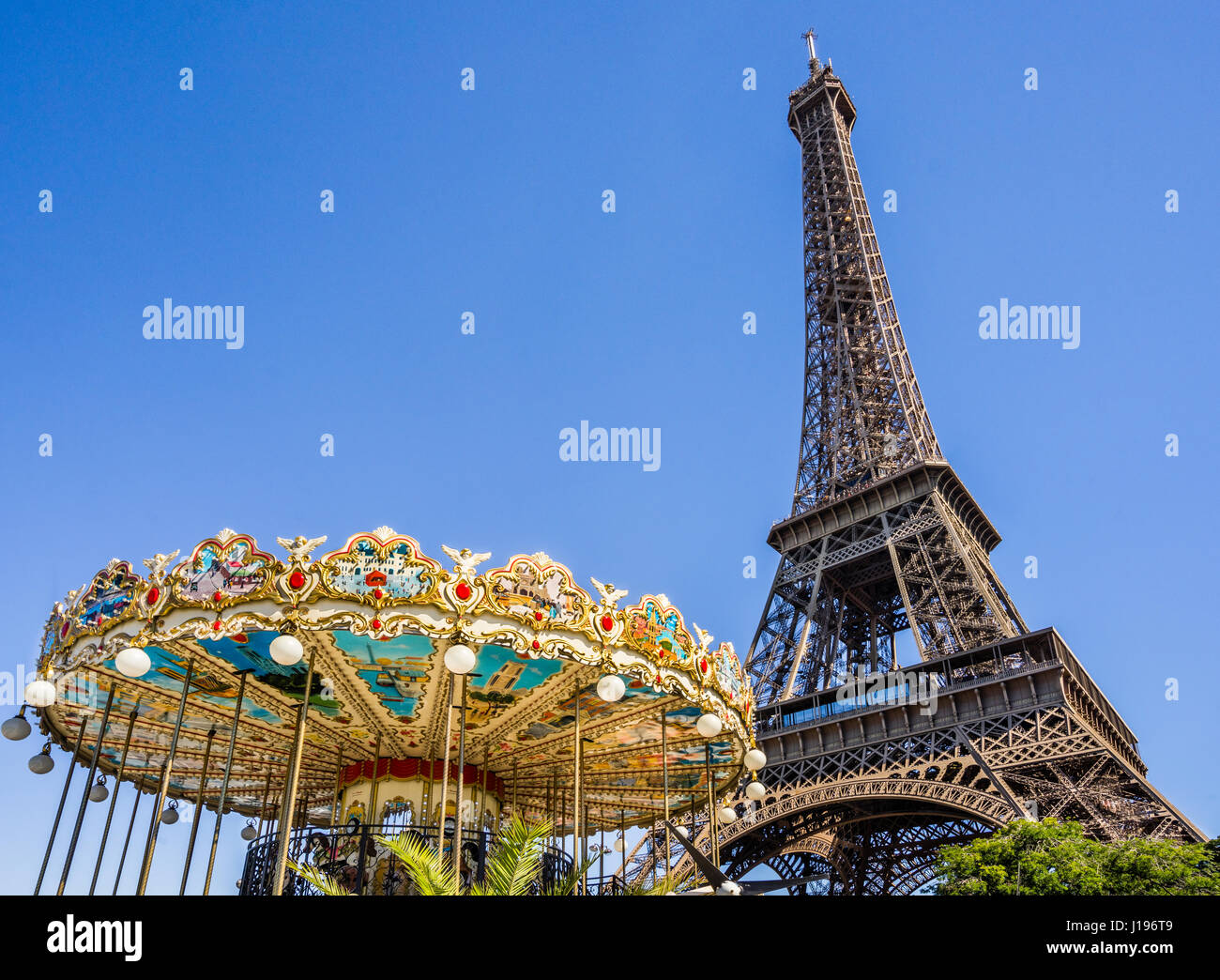 Francia, Parigi, merry-go-round presso la Torre Eiffel Foto Stock