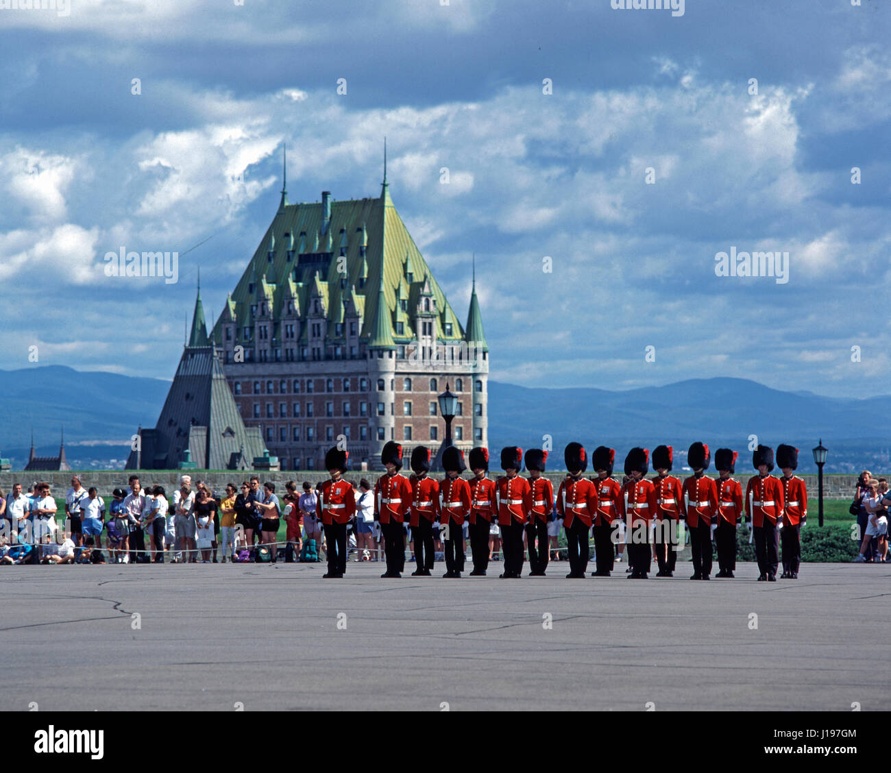 Cambio della guardia di fronte Chateau Frontenac, Quebec City, Quebec, Canada. Foto Stock