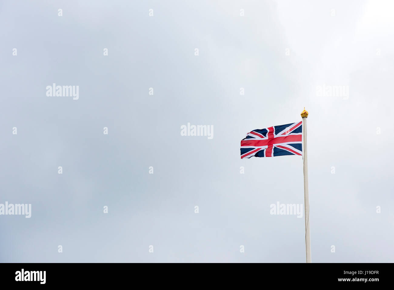 Union Jack flag battenti Oltre Buckingham Palace. City of Westminster, Londra, Inghilterra Foto Stock