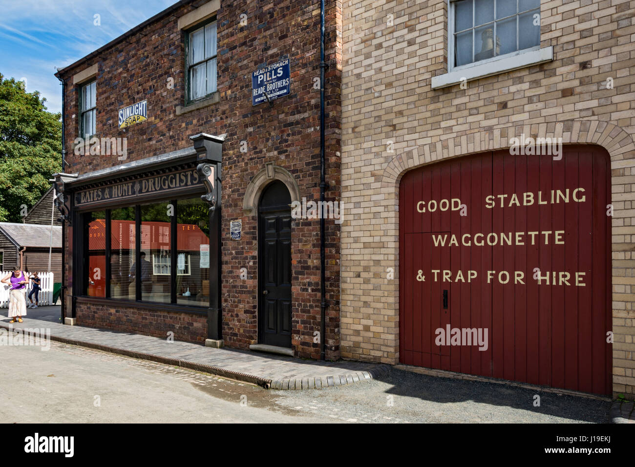 La farmacia a Blists Hill cittadina in stile vittoriano, vicino Madeley, Shropshire, Inghilterra, Regno Unito. Foto Stock