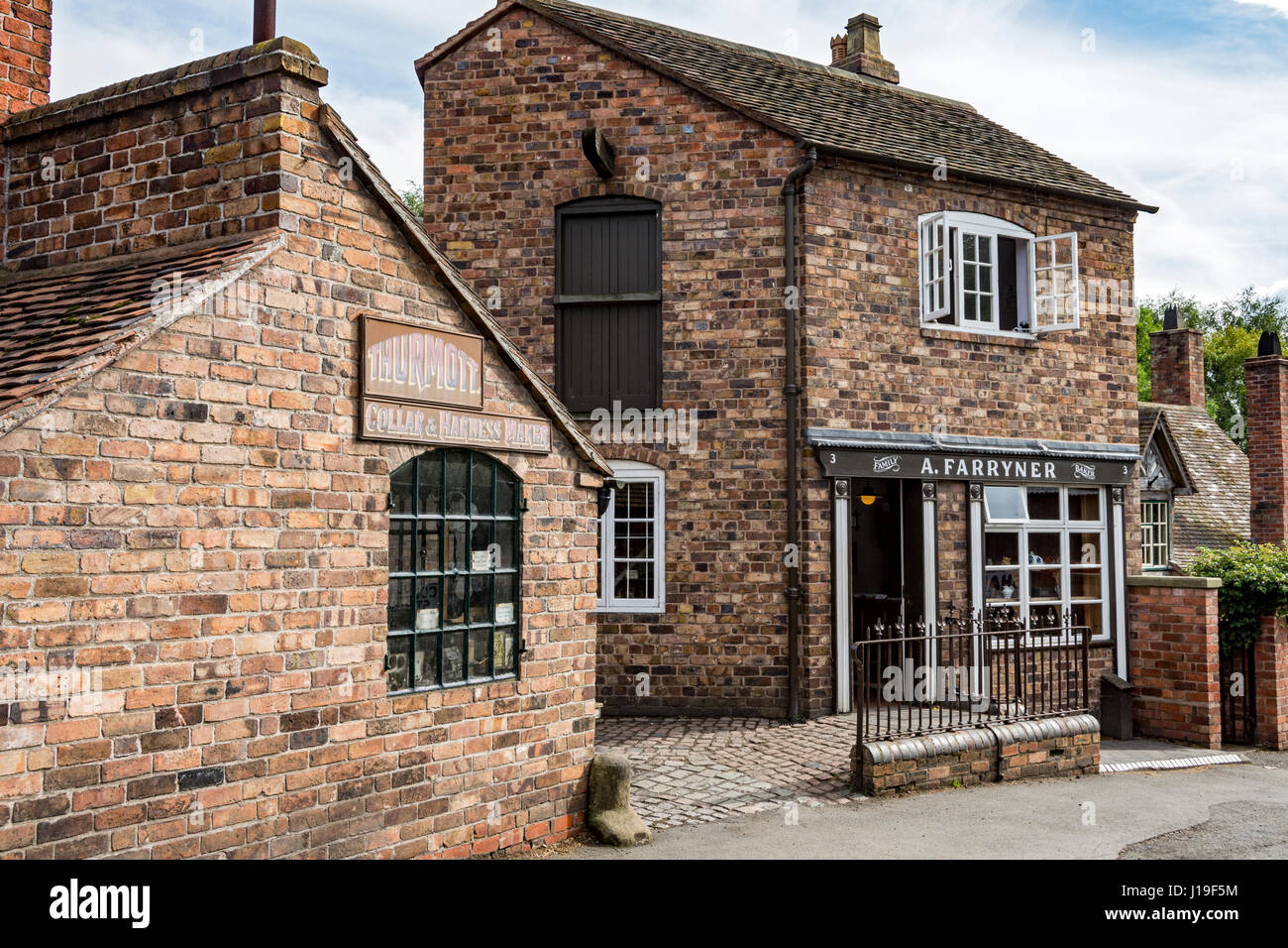 Il cablaggio Maker e negozi di panetteria a Blists Hill cittadina in stile vittoriano, vicino Madeley, Shropshire, Inghilterra, Regno Unito. Foto Stock