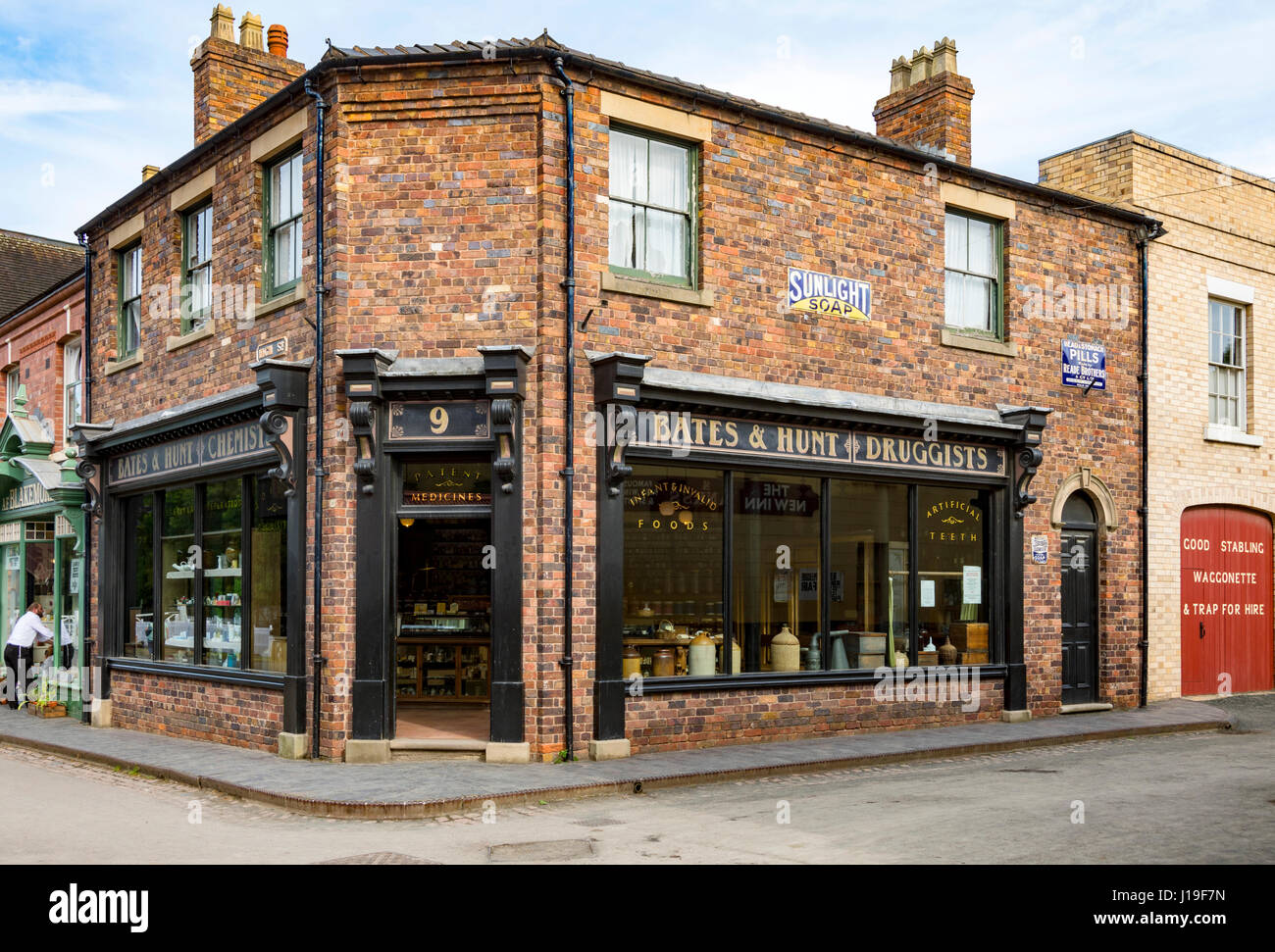 La Farmacia a Blists Hill cittadina in stile vittoriano, vicino Madeley, Shropshire, Inghilterra, Regno Unito. Foto Stock