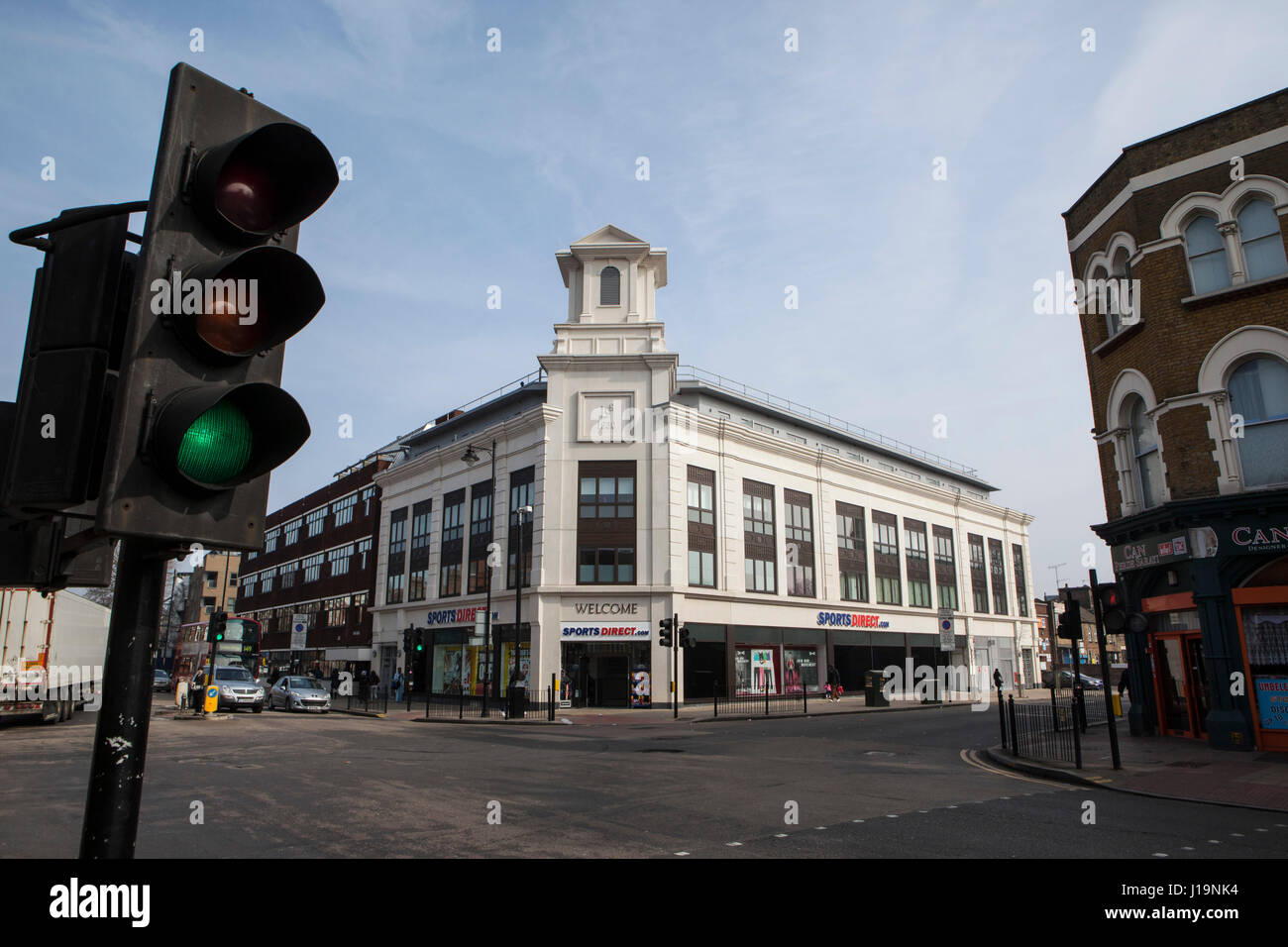 Il Co-edificio in Tottenham che è stata bruciata durante i tumulti di Londra del 2011. Ora ricostruito e ospita un Sport Direct department store. Esso Foto Stock