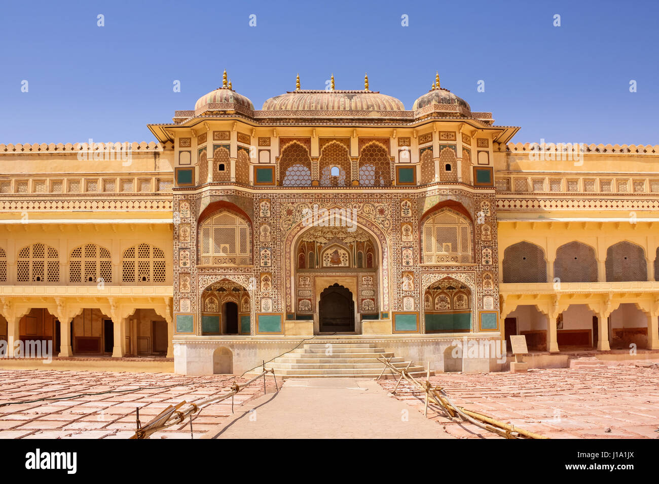 Amer Palace o Ambra Palace si trova a Forte Amber nella città di Amer, vicino a Jaipur, India. Foto Stock