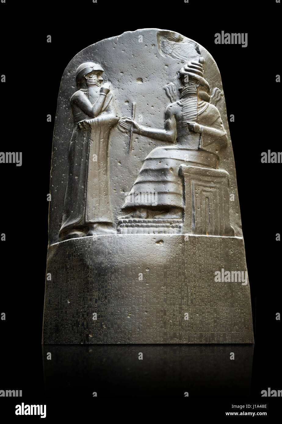 Hammurabi babilonese a bassorilievo in pietra scultura. Hammurabi era il sesto Amorreo re di Babilonia dal 1792 A.C. al 1750 BC . Hammurabi (in piedi), raffigurata Foto Stock