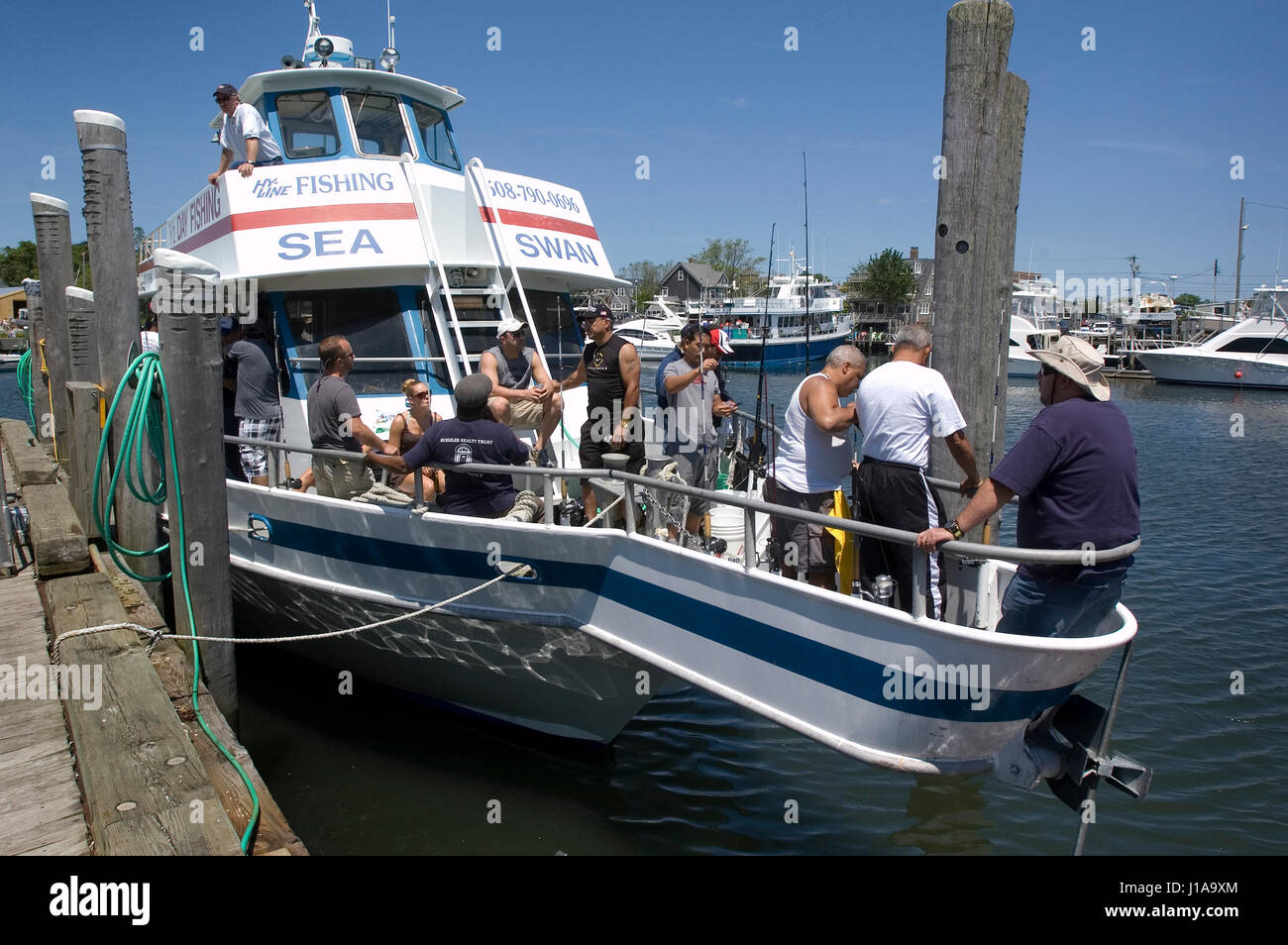 Hyannis Harbor - intitolato Per una giornata di pesca sul 'Sea Swan", Hyannis, Massachusetts, STATI UNITI D'AMERICA Foto Stock