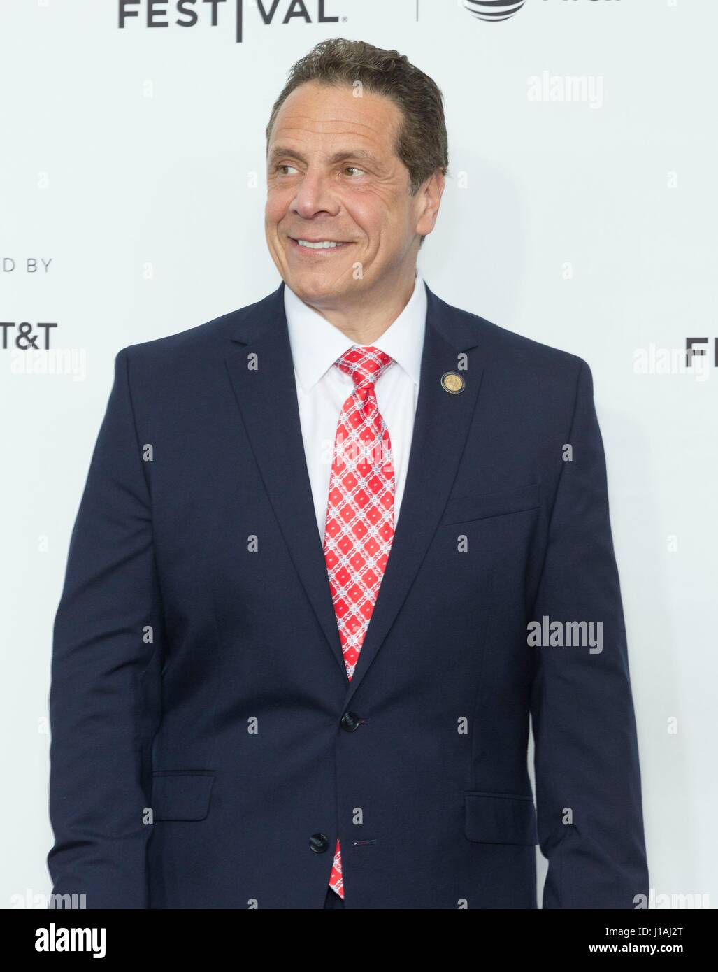 New York, NY, STATI UNITI D'AMERICA. Xix Apr, 2017. Andrew Cuomo presso gli arrivi di Clive Davis: la colonna sonora della nostra vita apertura notturna Premiere al 2017 Tribeca Film Festival, Radio City Music Hall di New York, NY Aprile 19, 2017. Credito: Lev Radin/Everett raccolta/Alamy Live News Foto Stock