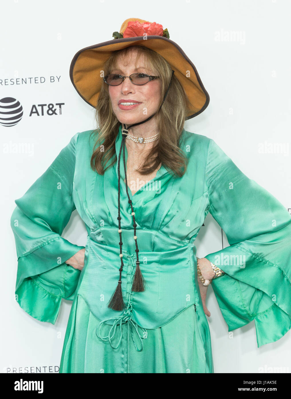 New York, Stati Uniti. Xix Apr, 2017. New York, NY, Stati Uniti d'America - 19 Aprile 2017: Carly Simon assiste movie Clive Davis: la colonna sonora della nostra vita Premiere al Radio City Music Hall durante il Tribeca Film Festival di apertura di credito notte: lev radin/Alamy Live News Foto Stock