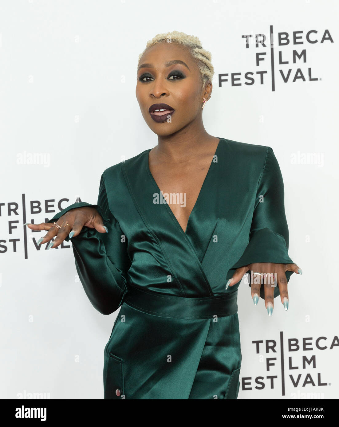 New York, Stati Uniti. Xix Apr, 2017. New York, NY, Stati Uniti d'America - 19 Aprile 2017: Cynthia Erivo assiste movie Clive Davis: la colonna sonora della nostra vita Premiere al Radio City Music Hall durante il Tribeca Film Festival di apertura di credito notte: lev radin/Alamy Live News Foto Stock