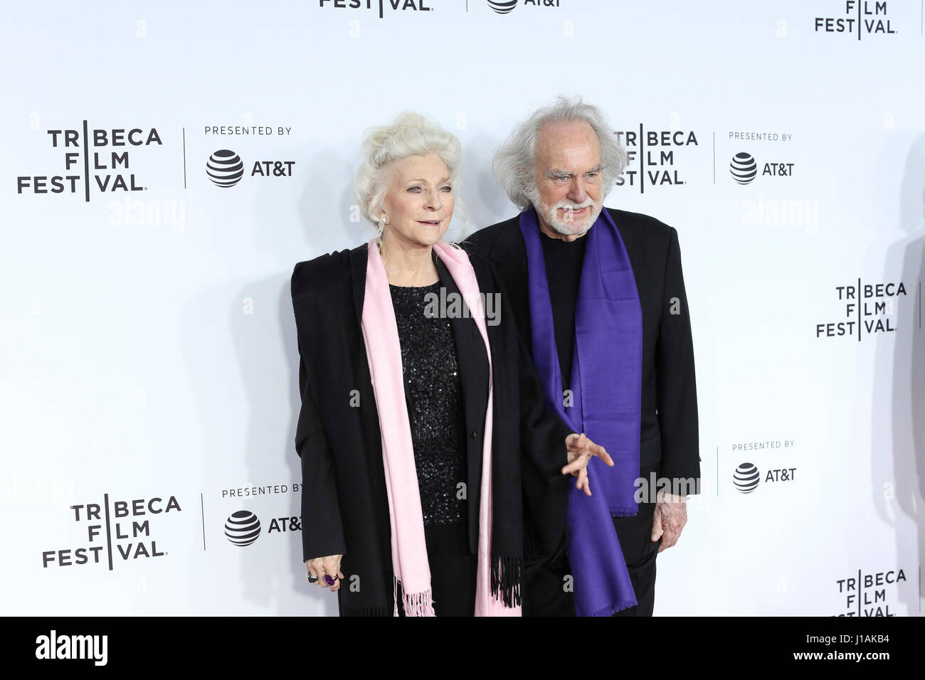 New York, Stati Uniti d'America. 19 Aprile, 2017. Judy Collins arriva al Tribeca Film Festival apertura notturna, Clive Davis: la colonna sonora della nostra vita credito: la foto di accesso/Alamy Live News Foto Stock