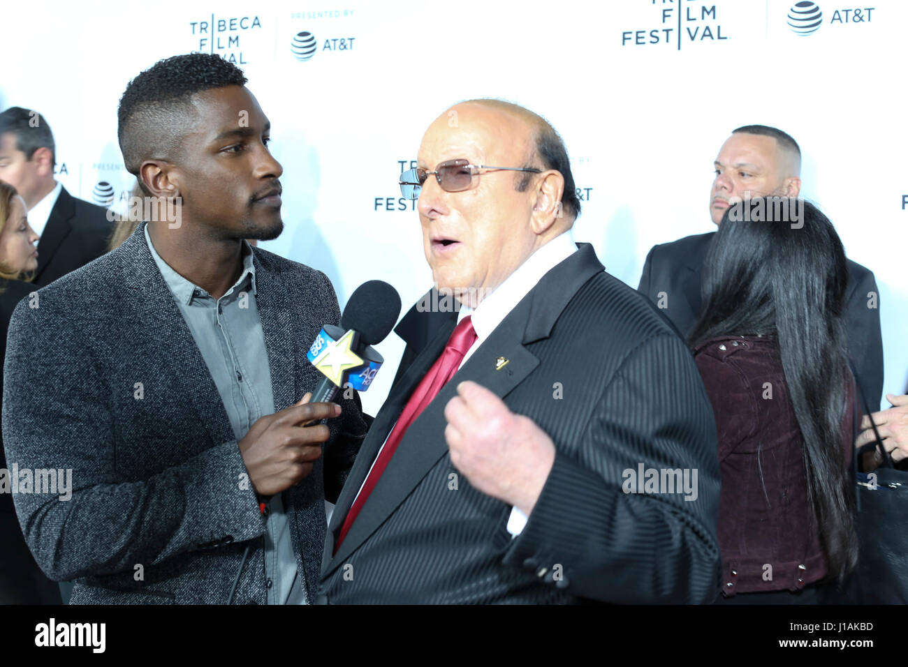 New York, Stati Uniti d'America. 19 Aprile, 2017. Clive Davis arriva a 2017 Tribeca Film Festival apertura notturna, Clive Davis: la colonna sonora della nostra vita credito: la foto di accesso/Alamy Live News Foto Stock