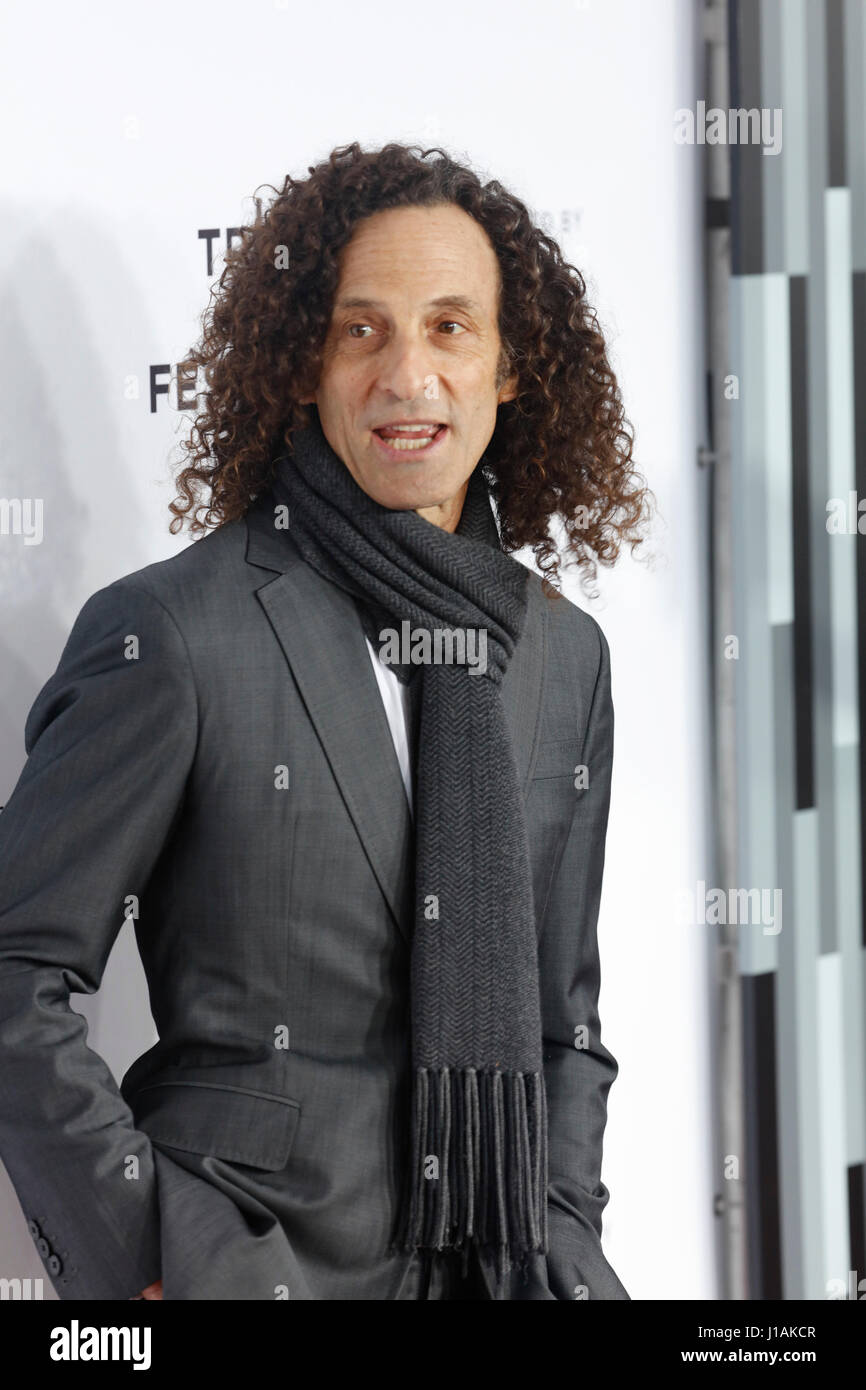 New York, Stati Uniti d'America. 19 Aprile, 2017. Kenny G. arriva al Tribeca Film Festival apertura notturna, Clive Davis: la colonna sonora della nostra vita credito: la foto di accesso/Alamy Live News Foto Stock