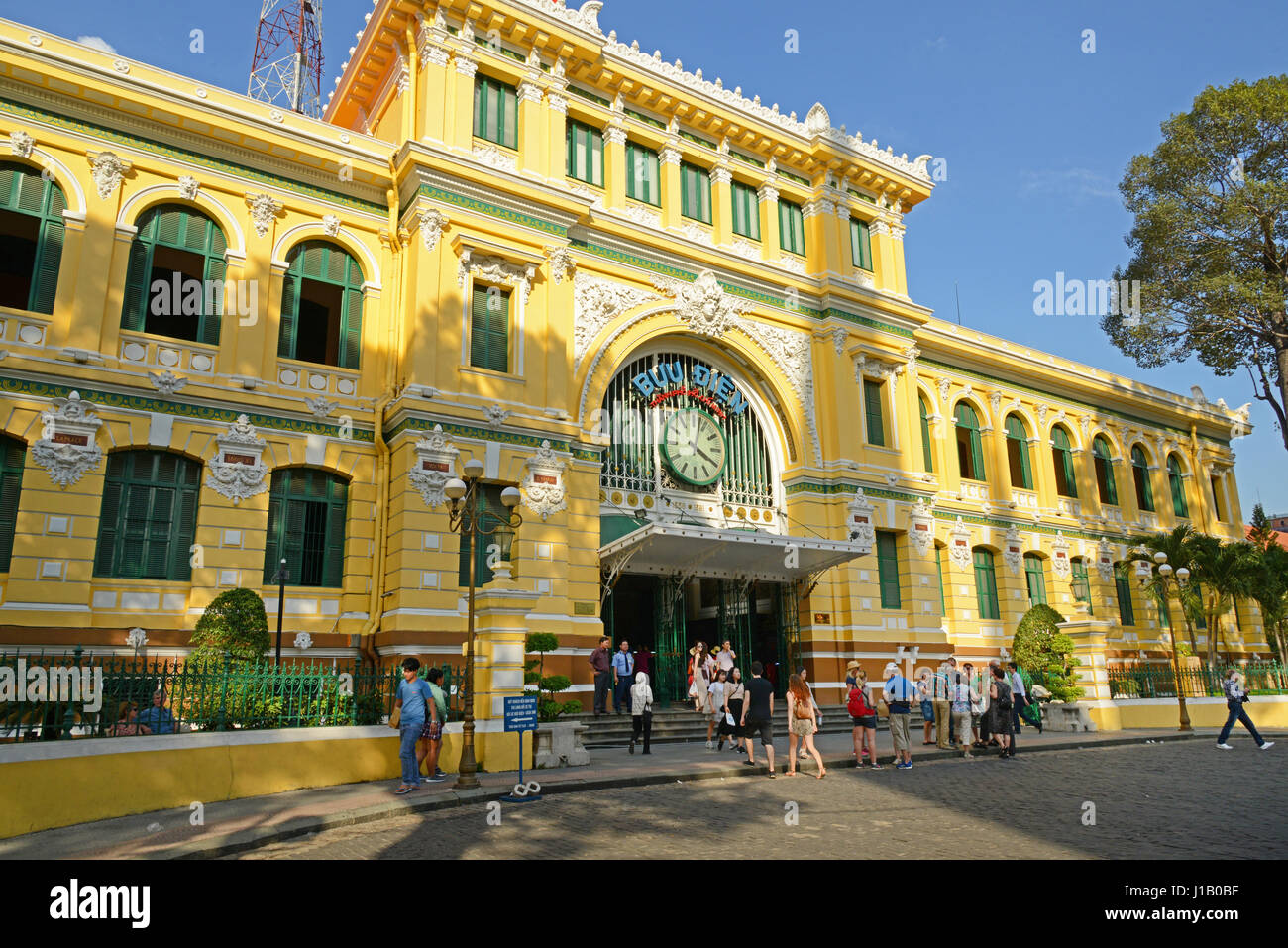 Il Saigon Posta Centrale di Ho Chi Minh City. È stato progettato da architetto francese Gustave Eiffel tra il 1886 e il 1891. Foto Stock