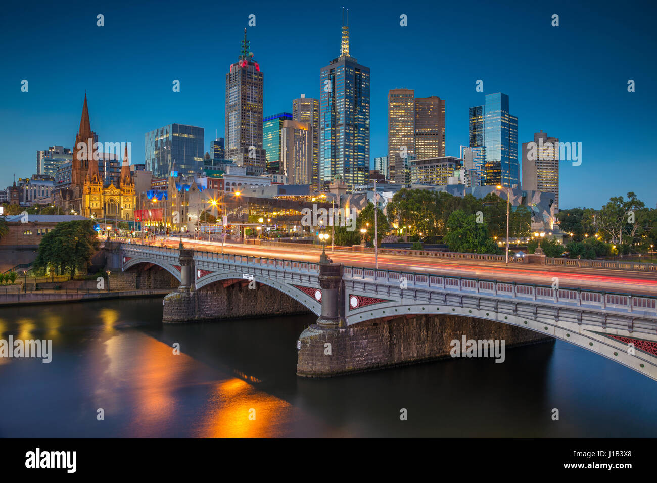 Città di Melbourne. Immagine di paesaggio cittadino di Melbourne, Australia durante il blu crepuscolo ora. Foto Stock
