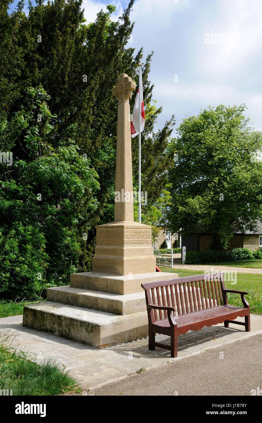 War Memorial, Biddenham, Bedfordshire, è stato progettato da Federico Landseer Griggs e presentato il 18 maggio 1922. Foto Stock