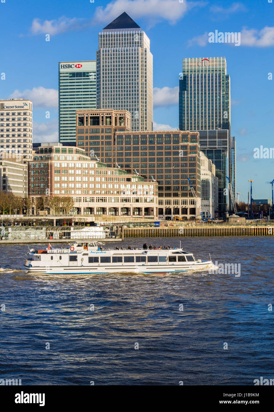Canary Wharf, battello da crociera sul Tamigi e Docklands, Londra, Regno Unito Foto Stock