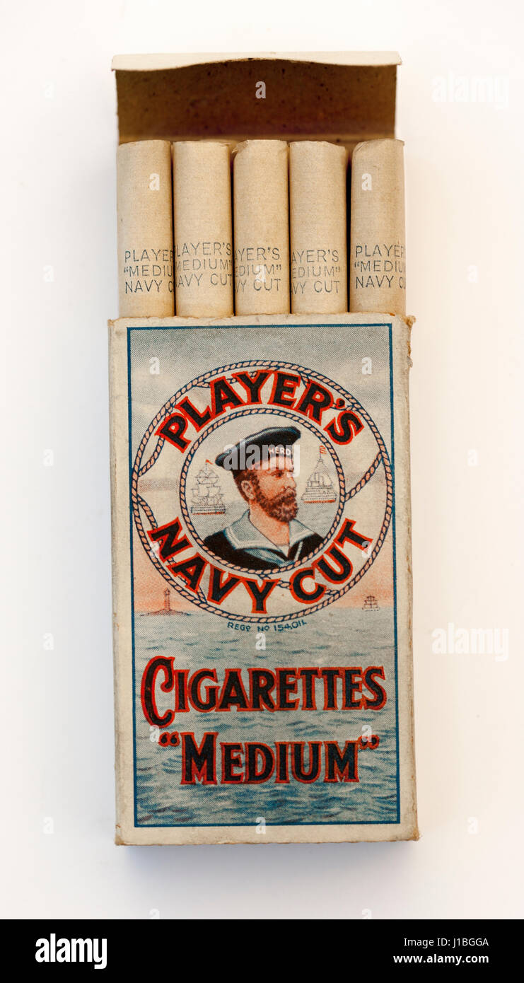 Un pacco di vecchi giocatori Vintage Navy sigarette Foto Stock