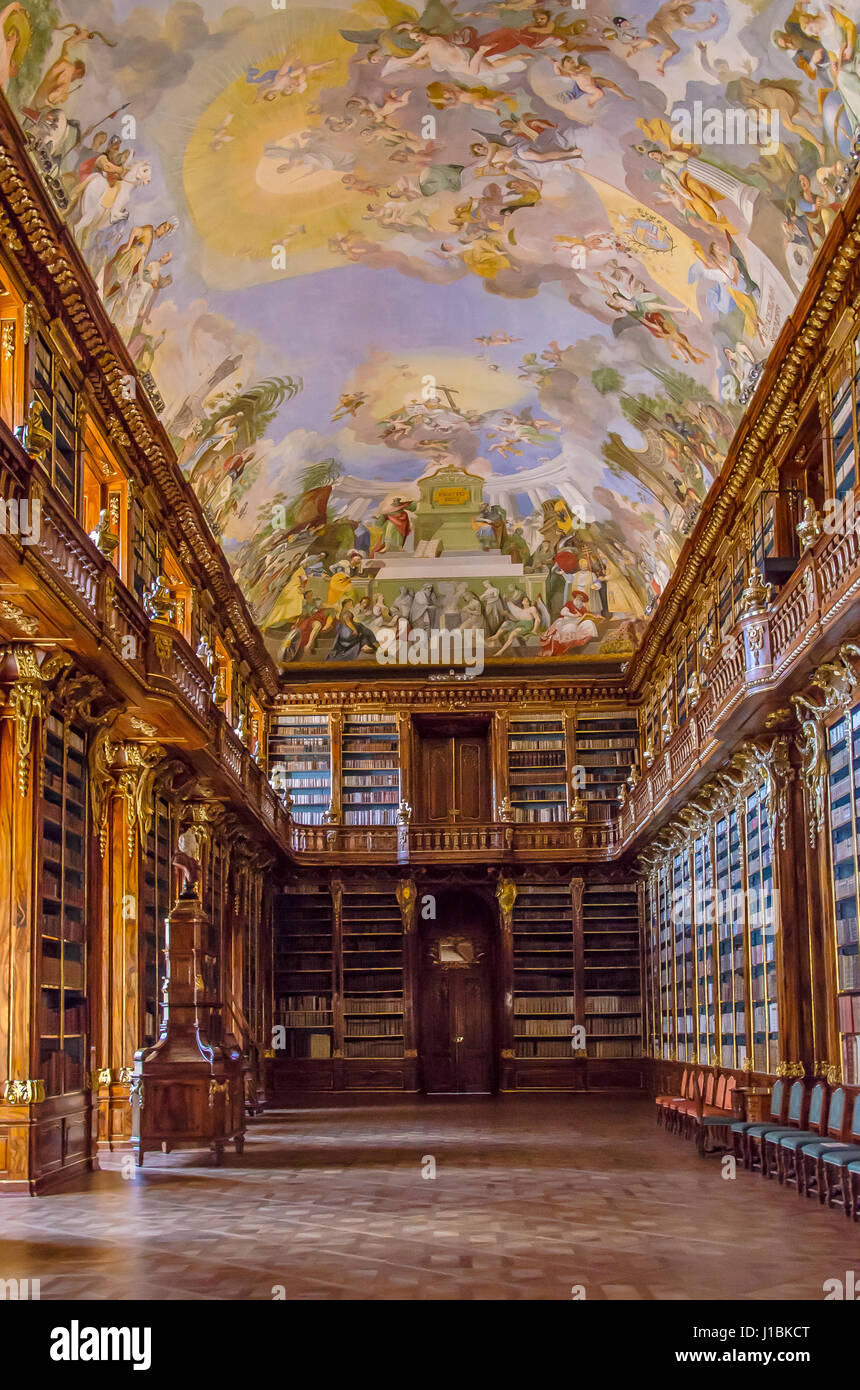 Il monastero di Strahov è attivo un luogo di pellegrinaggio, un prezioso museo e una famosa biblioteca, tenendo un incredibile numero di volumi rari. Foto Stock