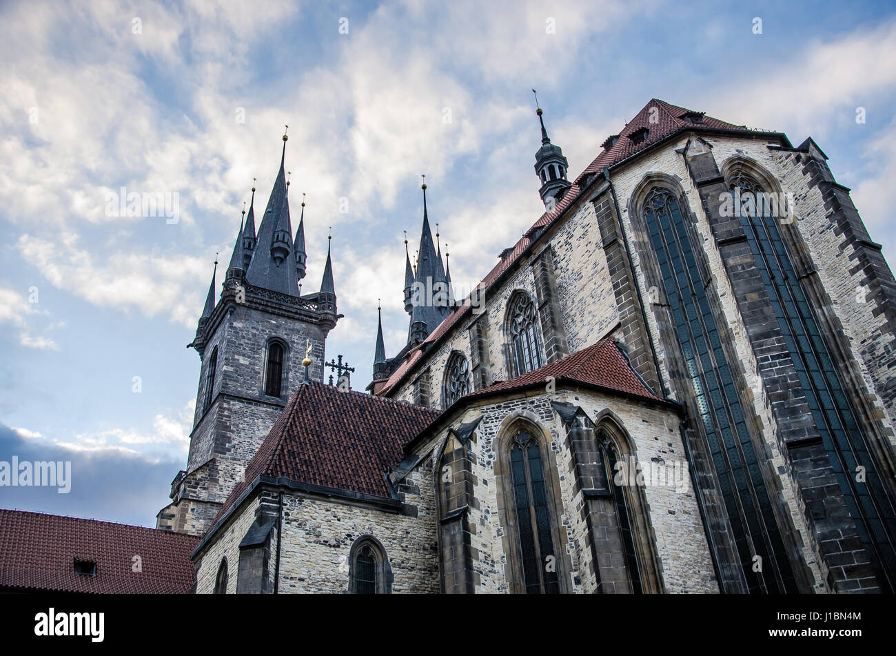 Piazza della Città Vecchia è una piazza storica nel quartiere della Città Vecchia di Praga. È situato tra la Piazza Venceslao e il Ponte Carlo. Foto Stock