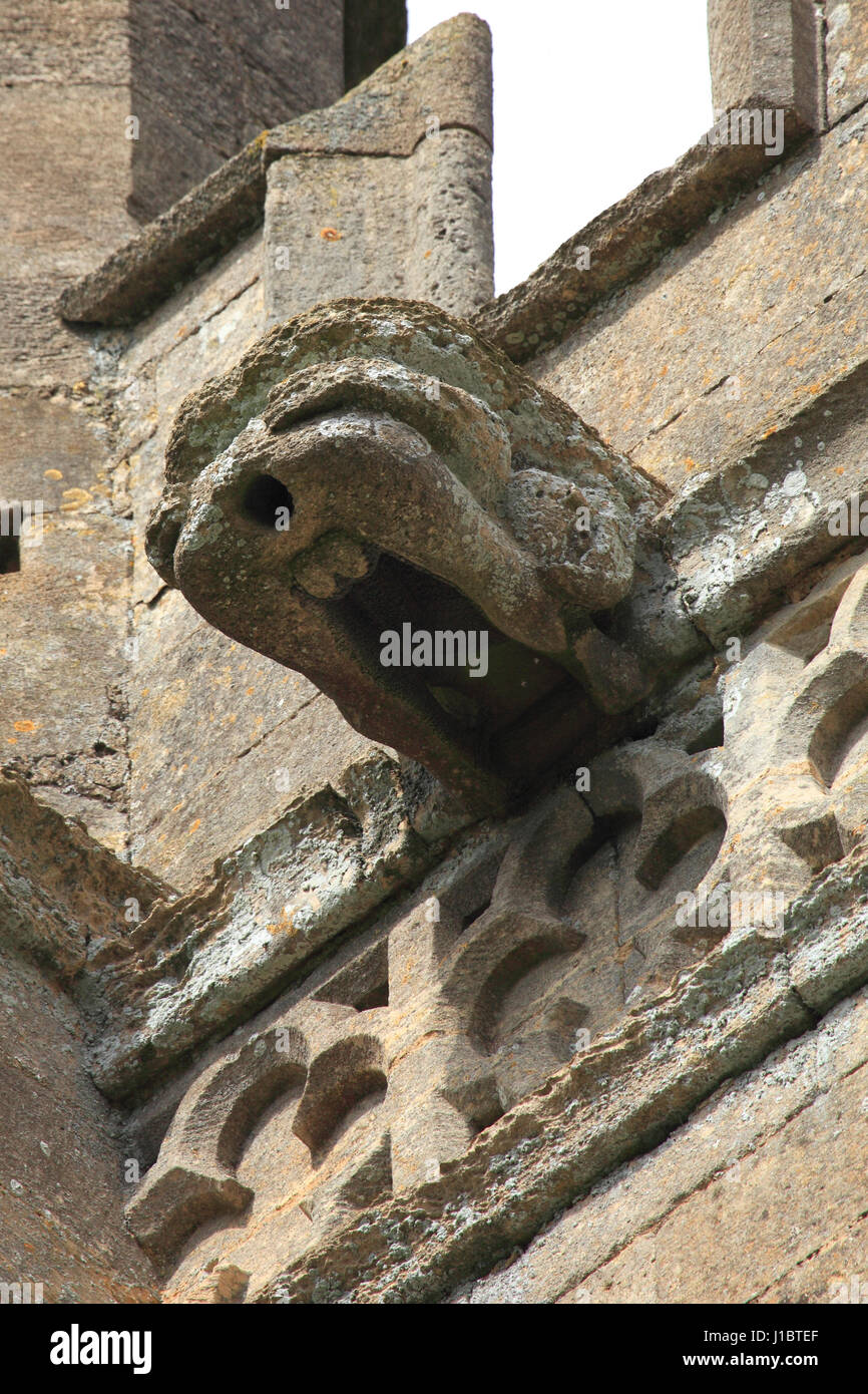 Un costruttori nonostante gargoyle sulla chiesa di tutti i santi, Easton sulla collina village, Northamptonshire Inghilterra; gran bretagna; Regno Unito Foto Stock