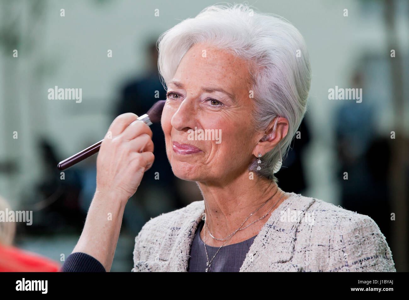 Christine Lagarde, direttore se il Fondo monetario internazionale (FMI), la predisposizione per TV intervista - USA Foto Stock