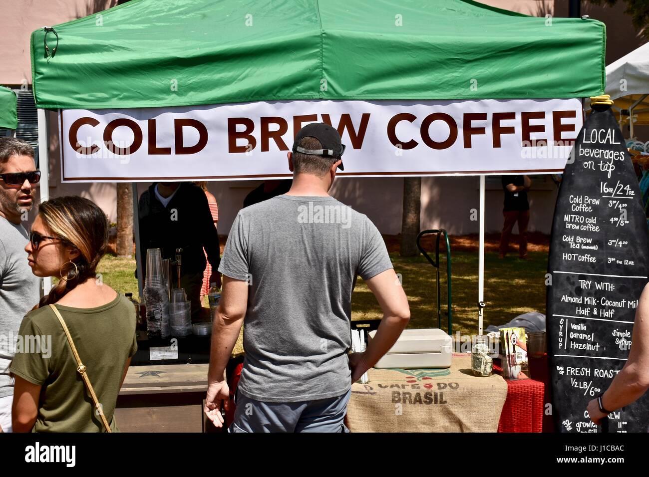 Cold brew coffee stand a Charleston farmers market Foto Stock