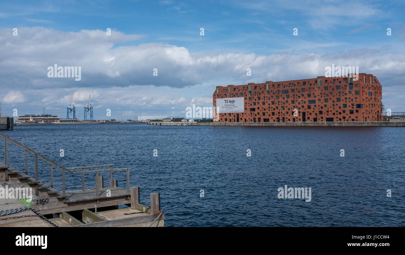Architettura moderna sul Søndre Frihavns lungomare del porto di Copenhagen, Danimarca Foto Stock