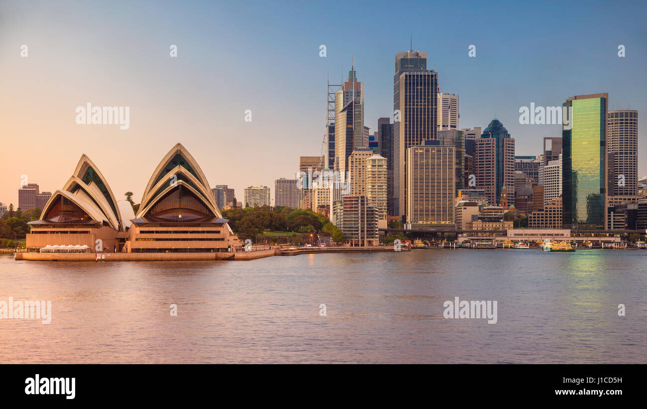 Città di Sydney. Paesaggio urbano di immagine e di Sydney Opera House, Australia durante il sunrise. Foto Stock