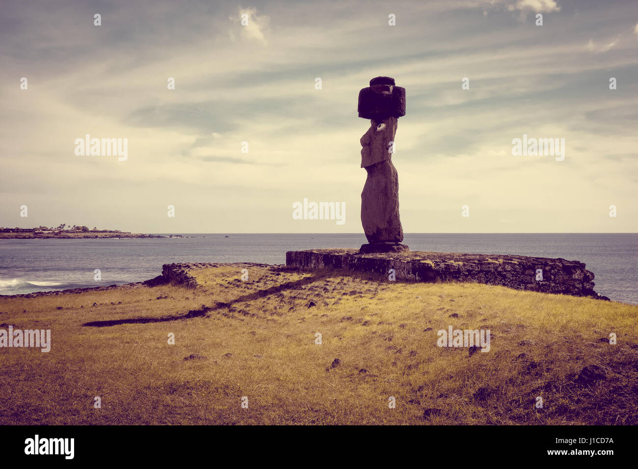 Moais statue, Ahu Ko Te Riku, isola di pasqua, Cile Foto Stock
