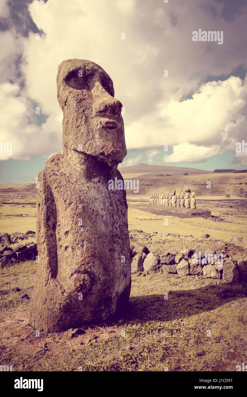 Moai statua, ahu Tongariki, isola di pasqua, Cile Foto Stock