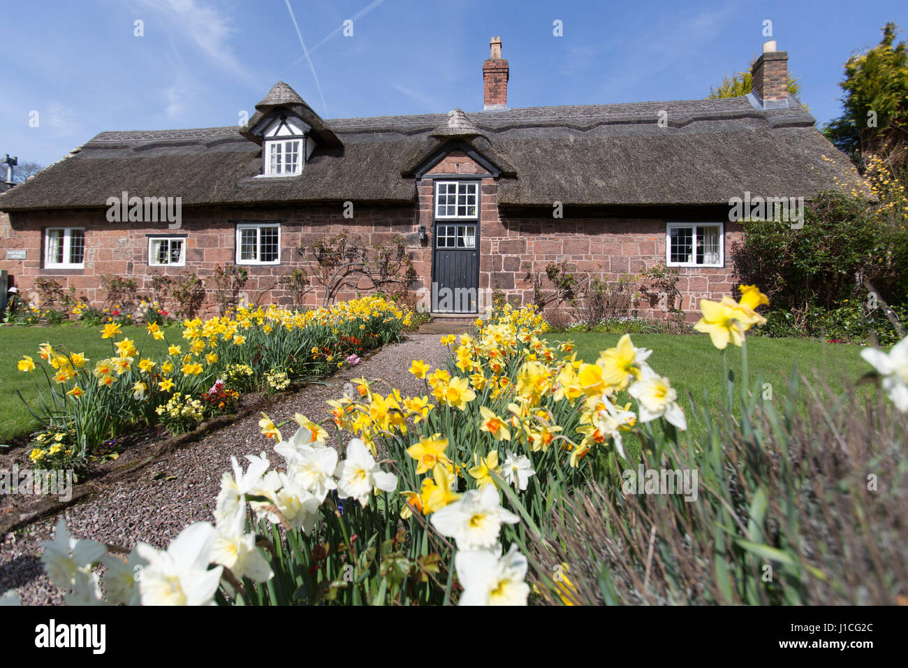 Villaggio di Burton, Inghilterra. Vista la molla del pittoresco villaggio di Burton, sulla penisola di Wirral. Foto Stock