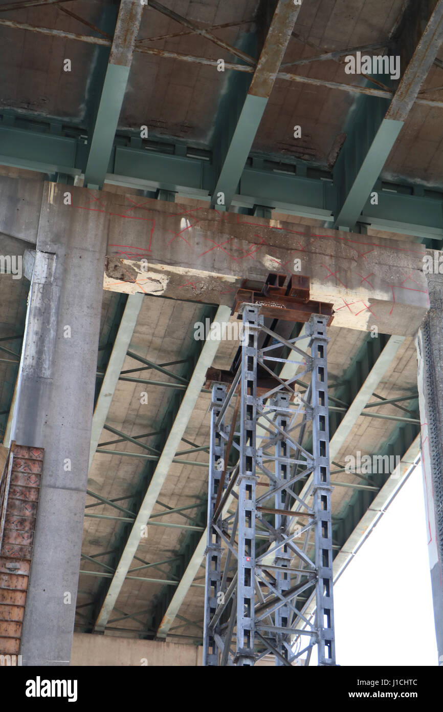 Infrastruttura - ruggine e danni per il Brent Spence ponte che porta interstatali 71 e 75 attraverso il fiume Ohio tra Ohio e , Kentucky Foto Stock